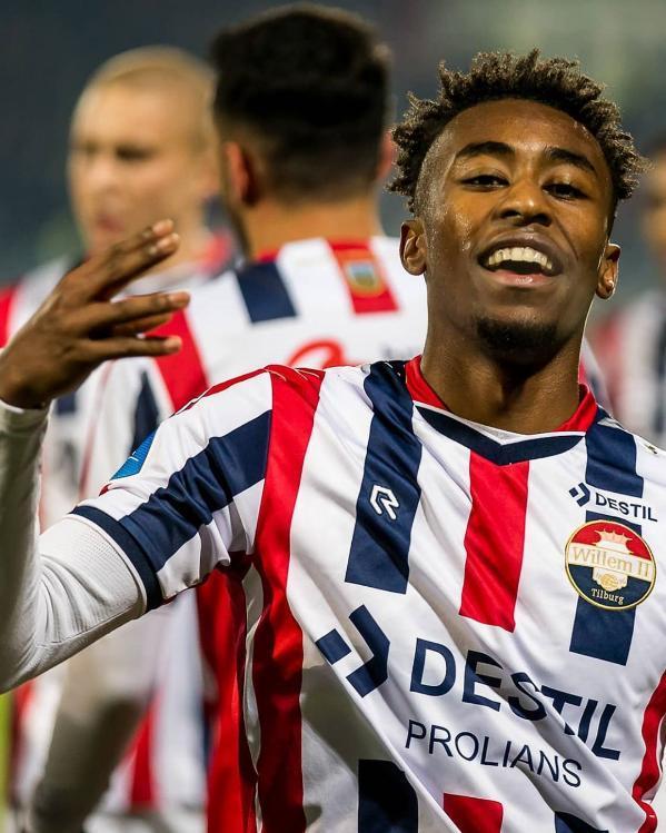 无数球迷和 无数球迷和